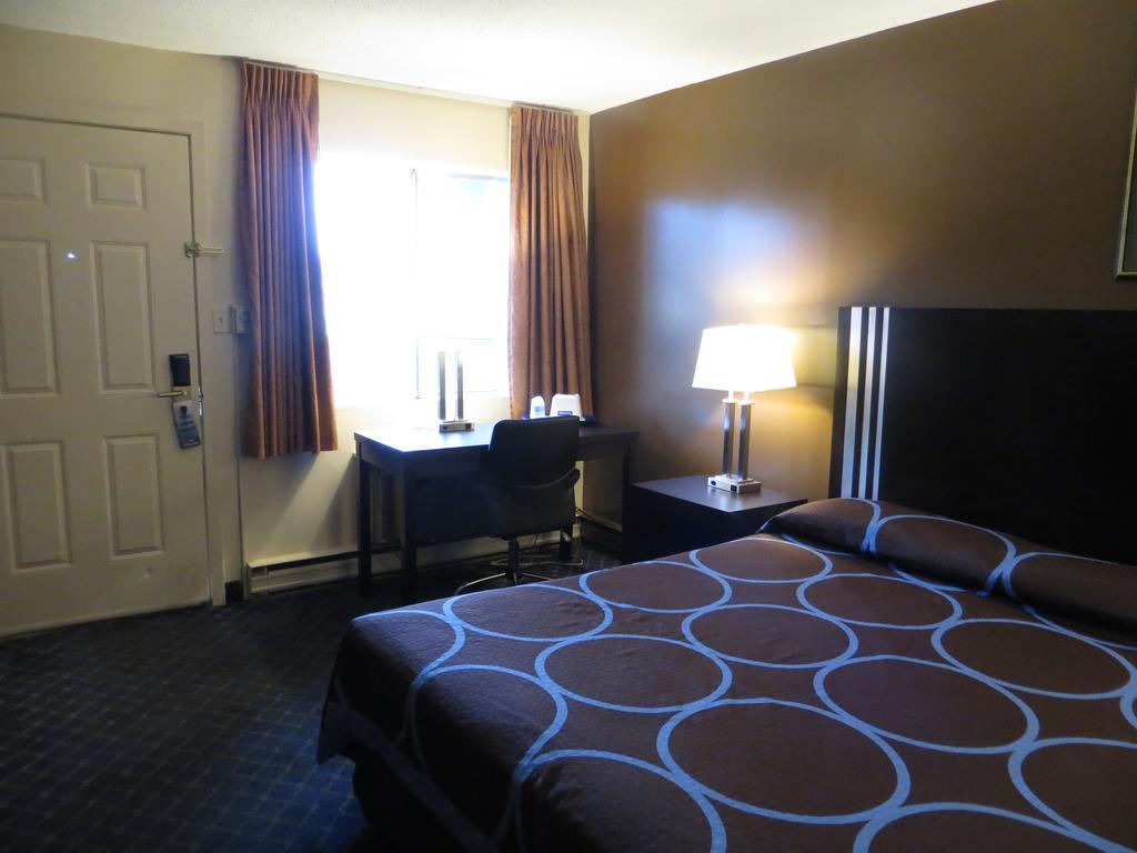 Ba Hotel Red Deer Eksteriør billede
