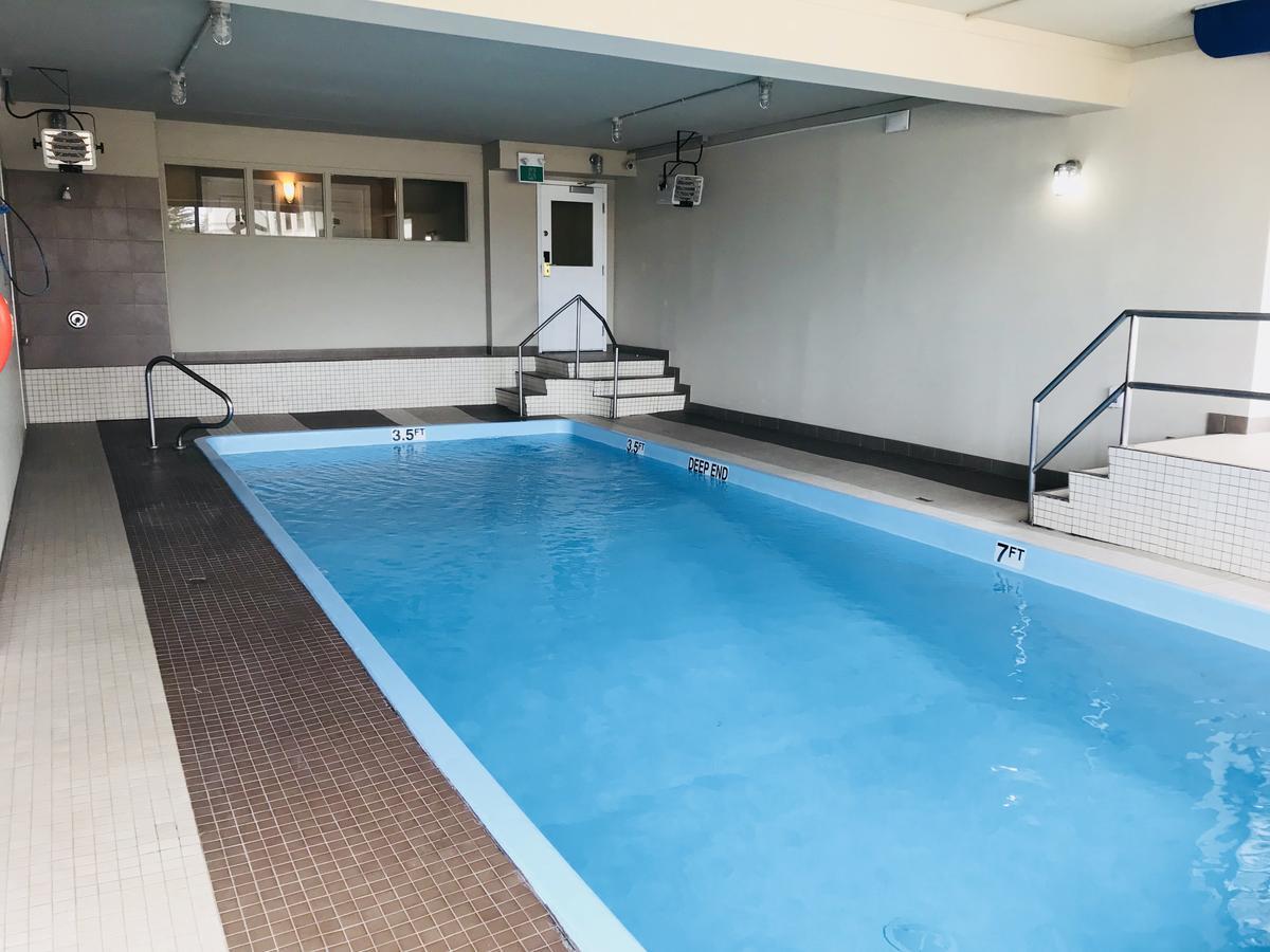 Ba Hotel Red Deer Eksteriør billede