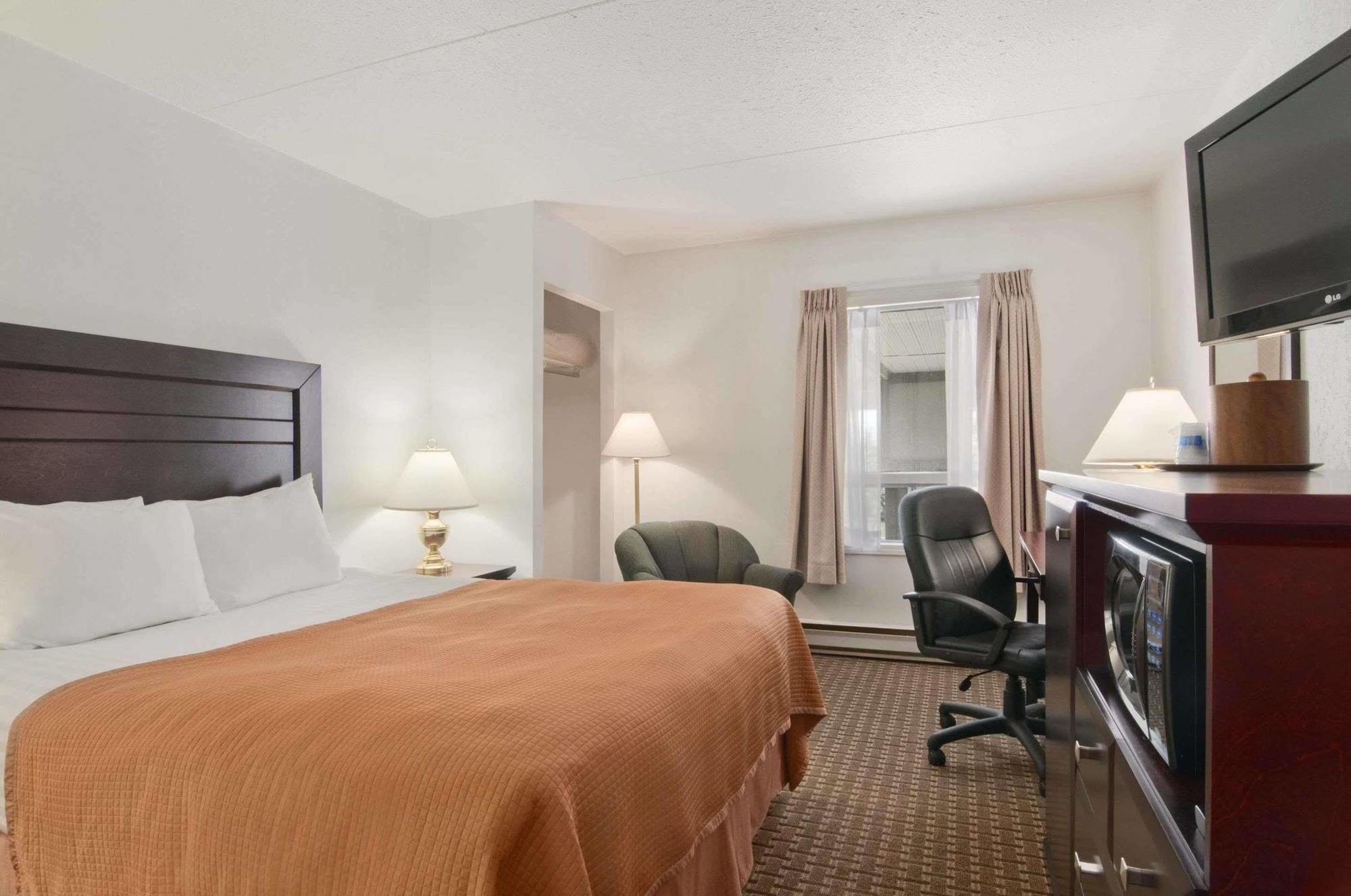 Ba Hotel Red Deer Eksteriør billede